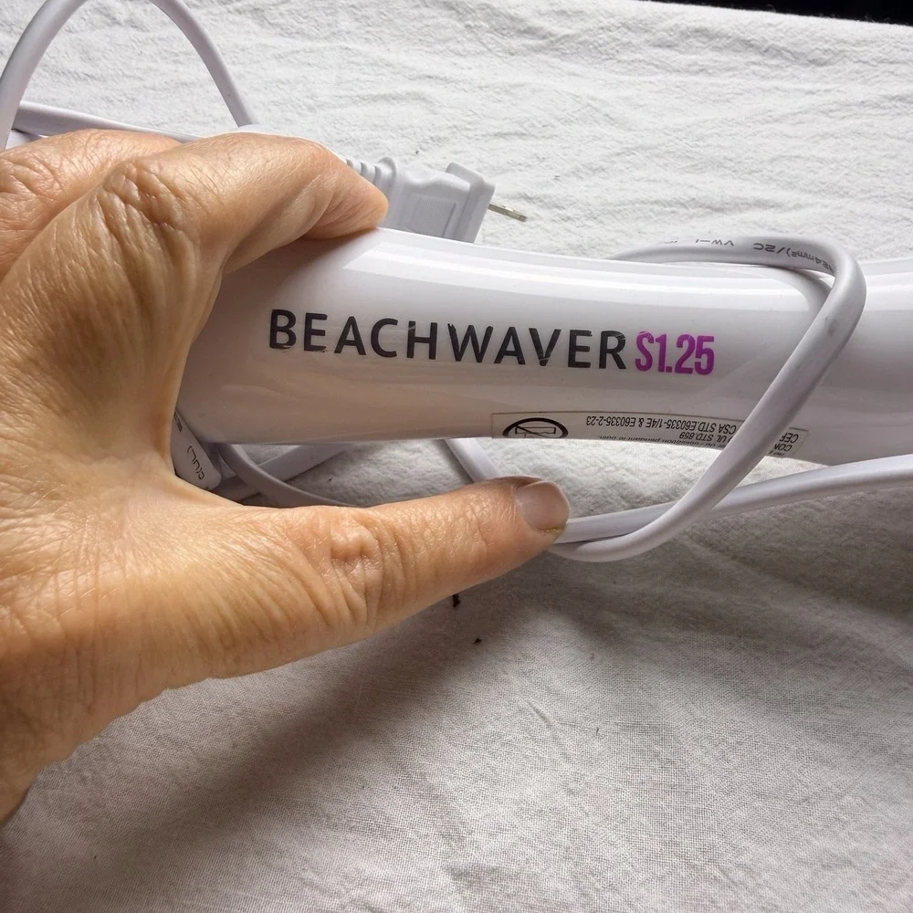 Beachwaver 1.25 Curling Iron 1.25in White/Silver Adjustable Heat Rotating NEW
